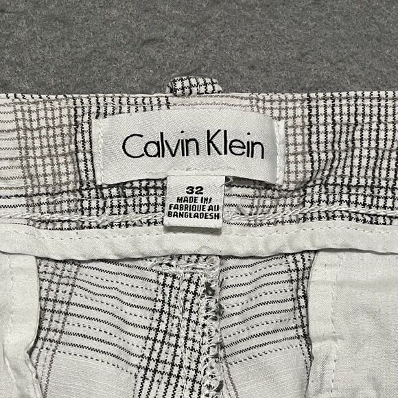 Calvin Klein Chino Shorts Mens 32 White Gray Plaid Geometric Pattern Casual - Picture 3 of 11